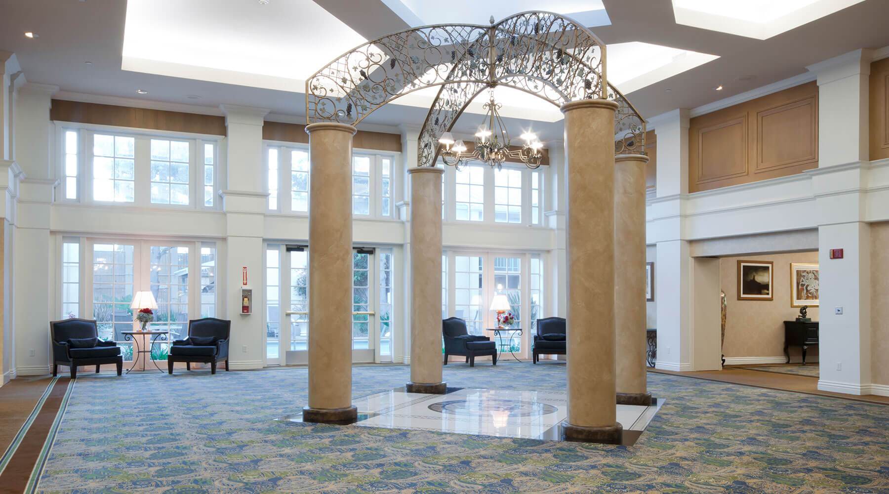Santa Clara Biltmore Hotel & Suites - Luxury Accomodations Expansive Lobby