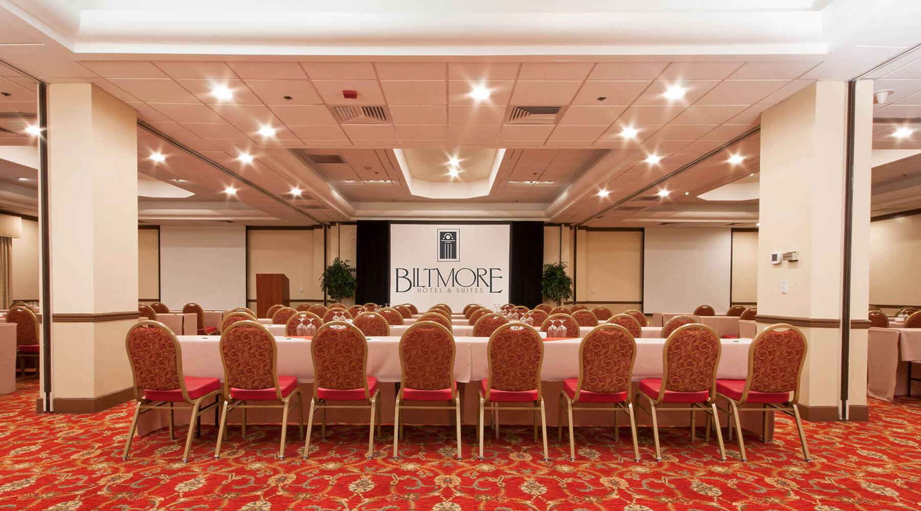 Santa Clara Biltmore Hotel & Suites - Ample Ballroom Seating and Large Presentation Screen